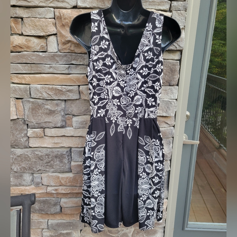 Venus Dress - Picture 2 of 8